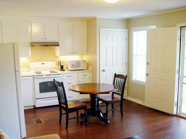 109 Powell Avenue, Unit B Fairhope, AL 36532 - Photo 5 of 12 Kitchen & dining