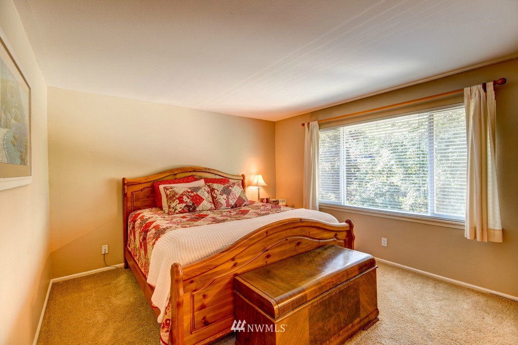 2702 204th Street Southeast Bothell, WA 98021 - Photo 12 of 20