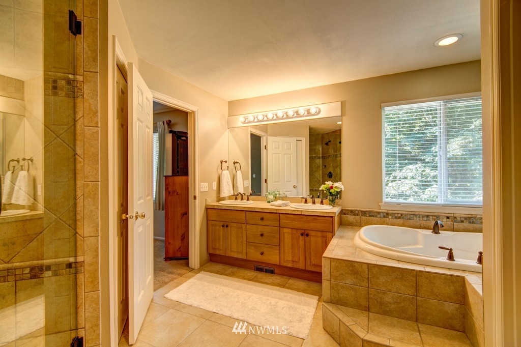 2702 204th Street Southeast Bothell, WA 98021 - Photo 13 of 20