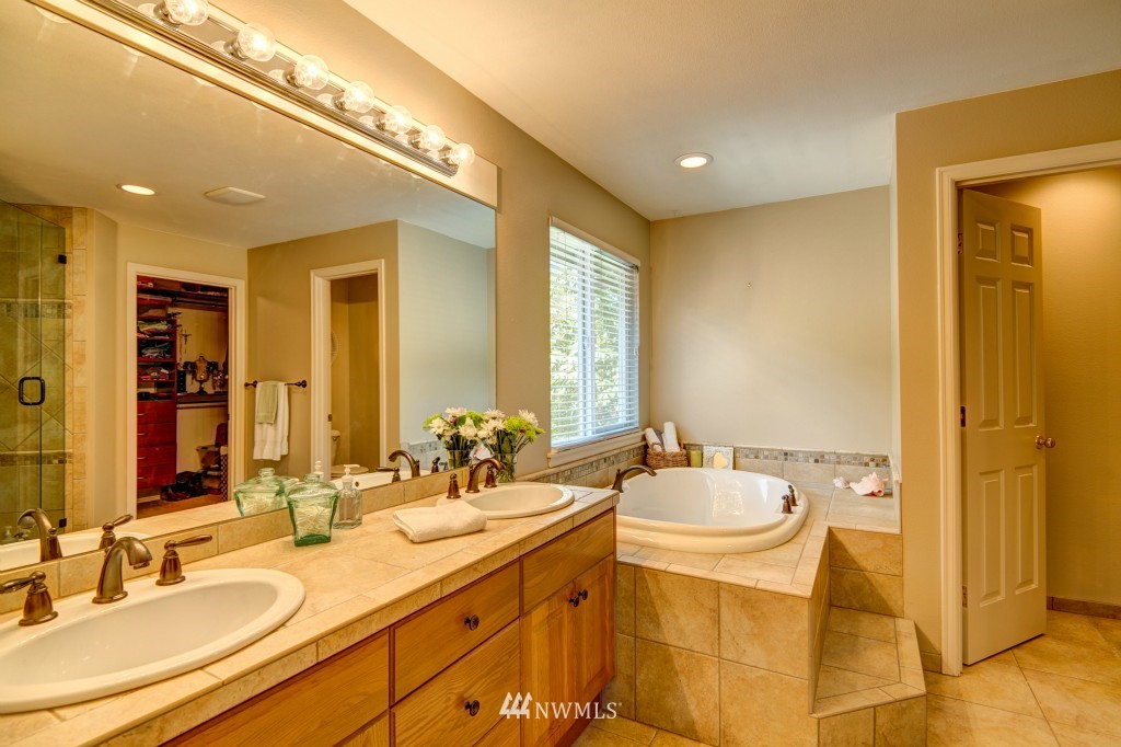 2702 204th Street Southeast Bothell, WA 98021 - Photo 14 of 20