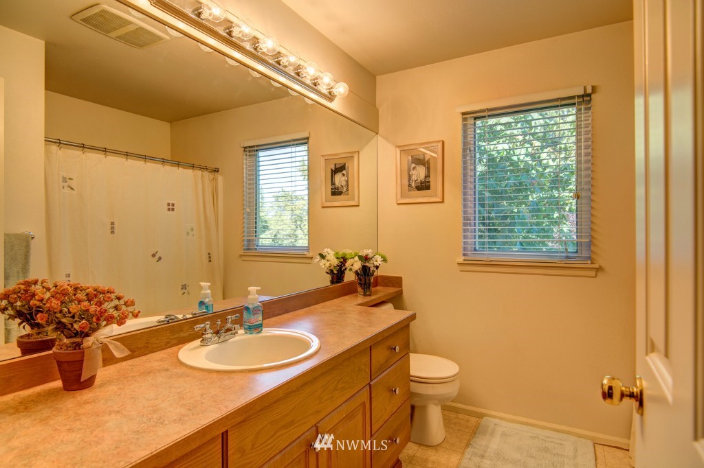 2702 204th Street Southeast Bothell, WA 98021 - Photo 16 of 20