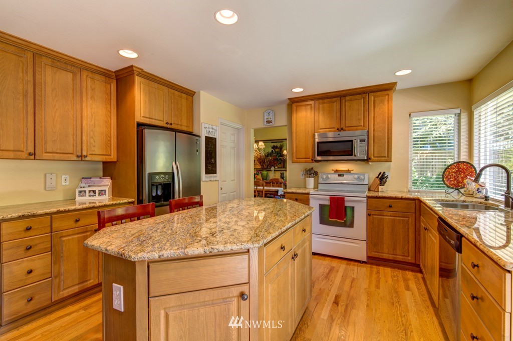 2702 204th Street Southeast Bothell, WA 98021 - Photo 7 of 20