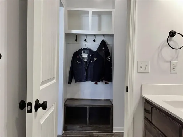 $260,000 | 1740 South Park Drive, Tonganoxie, KS 66086