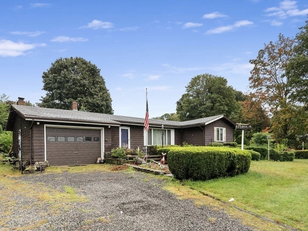 a view of a house with backyard and porch