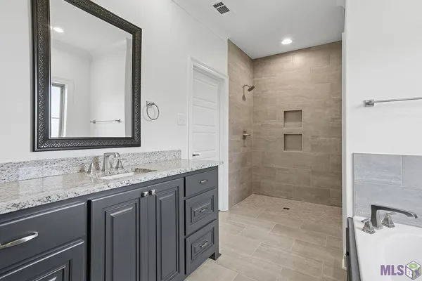 $474,900 | 6112 Royal Palms Drive, Gonzales, LA 70737