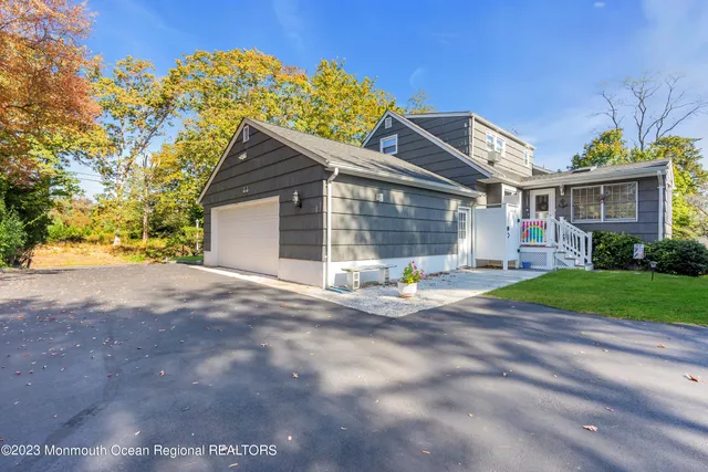 a view of a house with a yard and garage