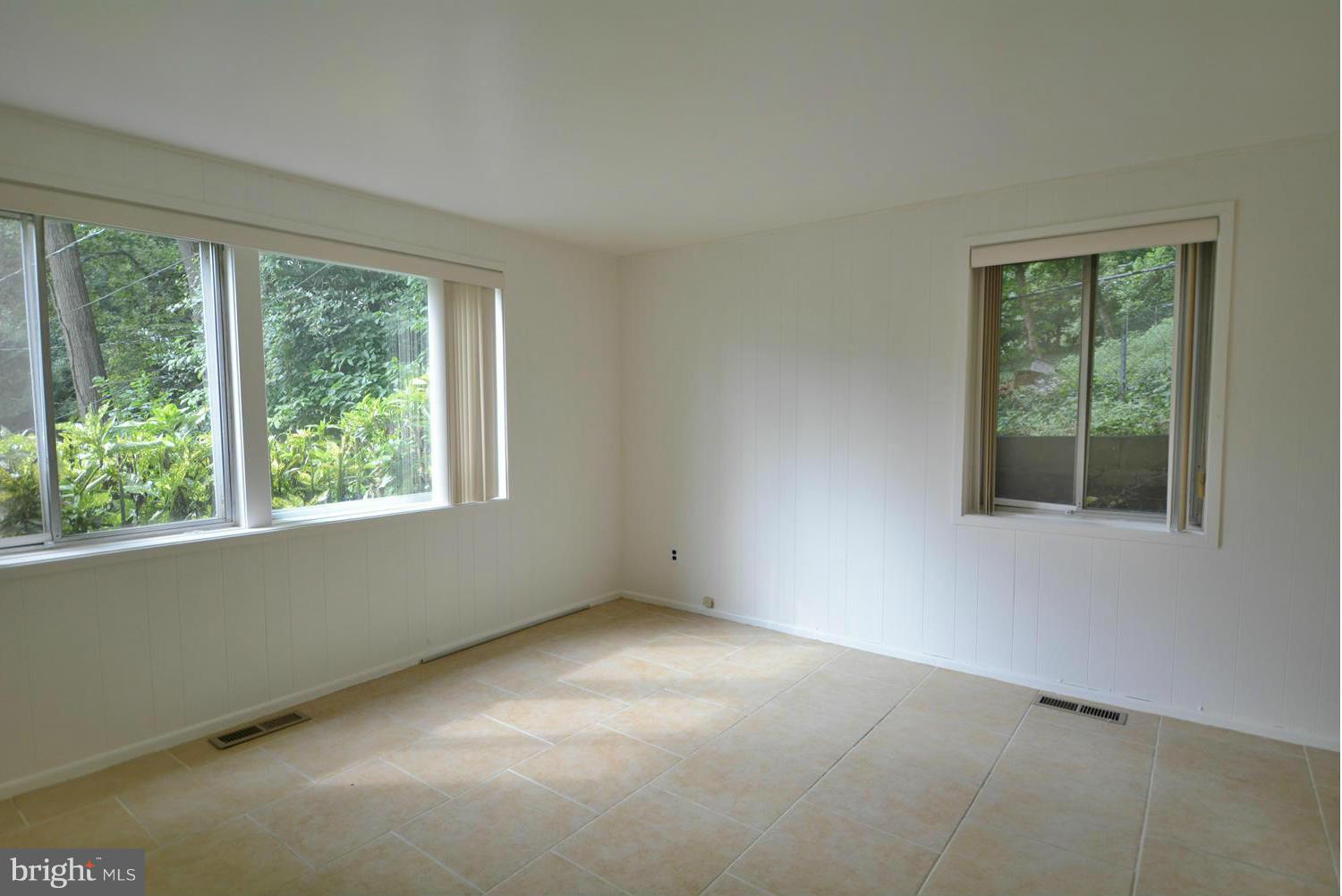 6229 Walhonding Road Bethesda, MD 20816 - Photo 5 of 26 Lower level bedroom