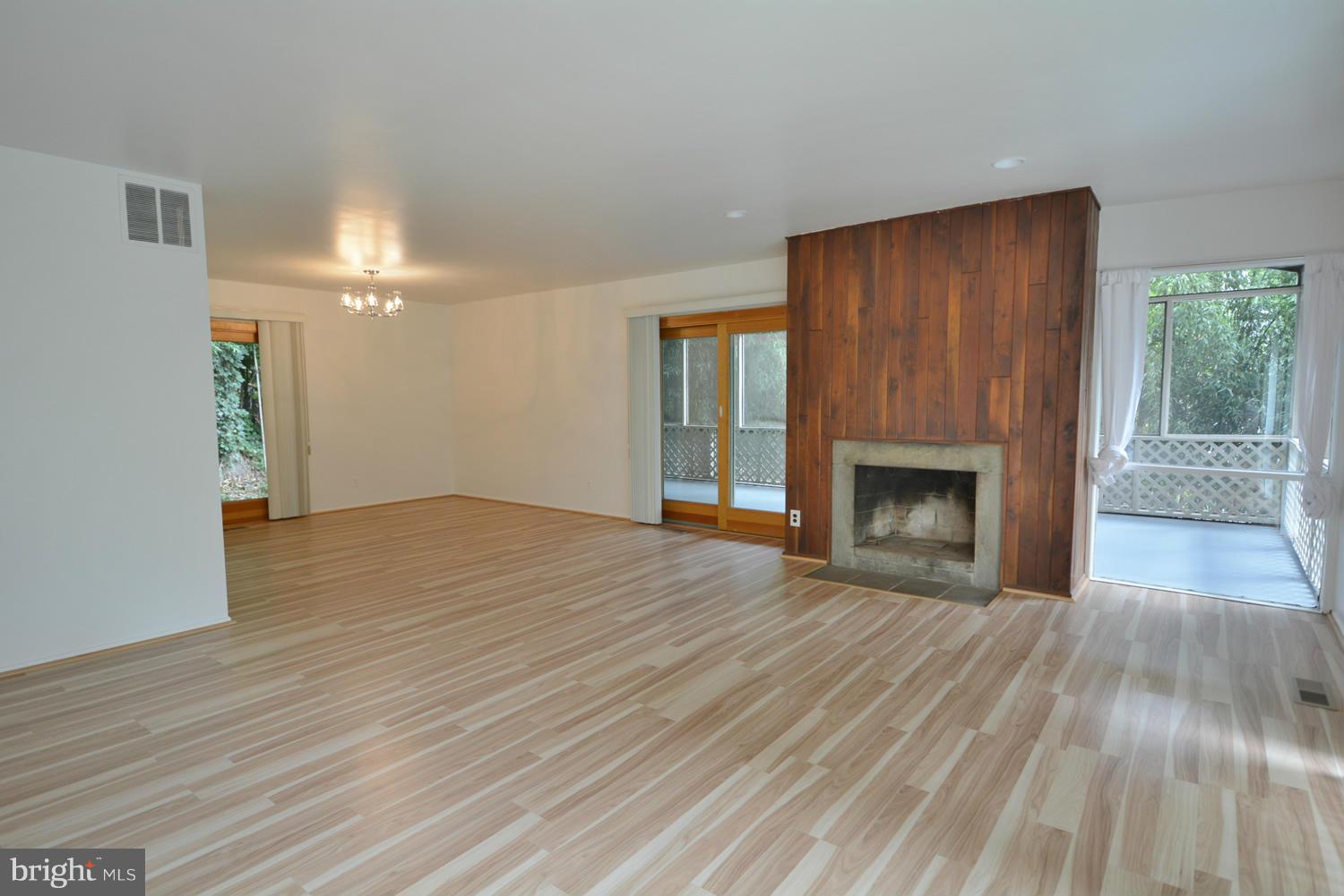 6229 Walhonding Road Bethesda, MD 20816 - Photo 10 of 26 Living