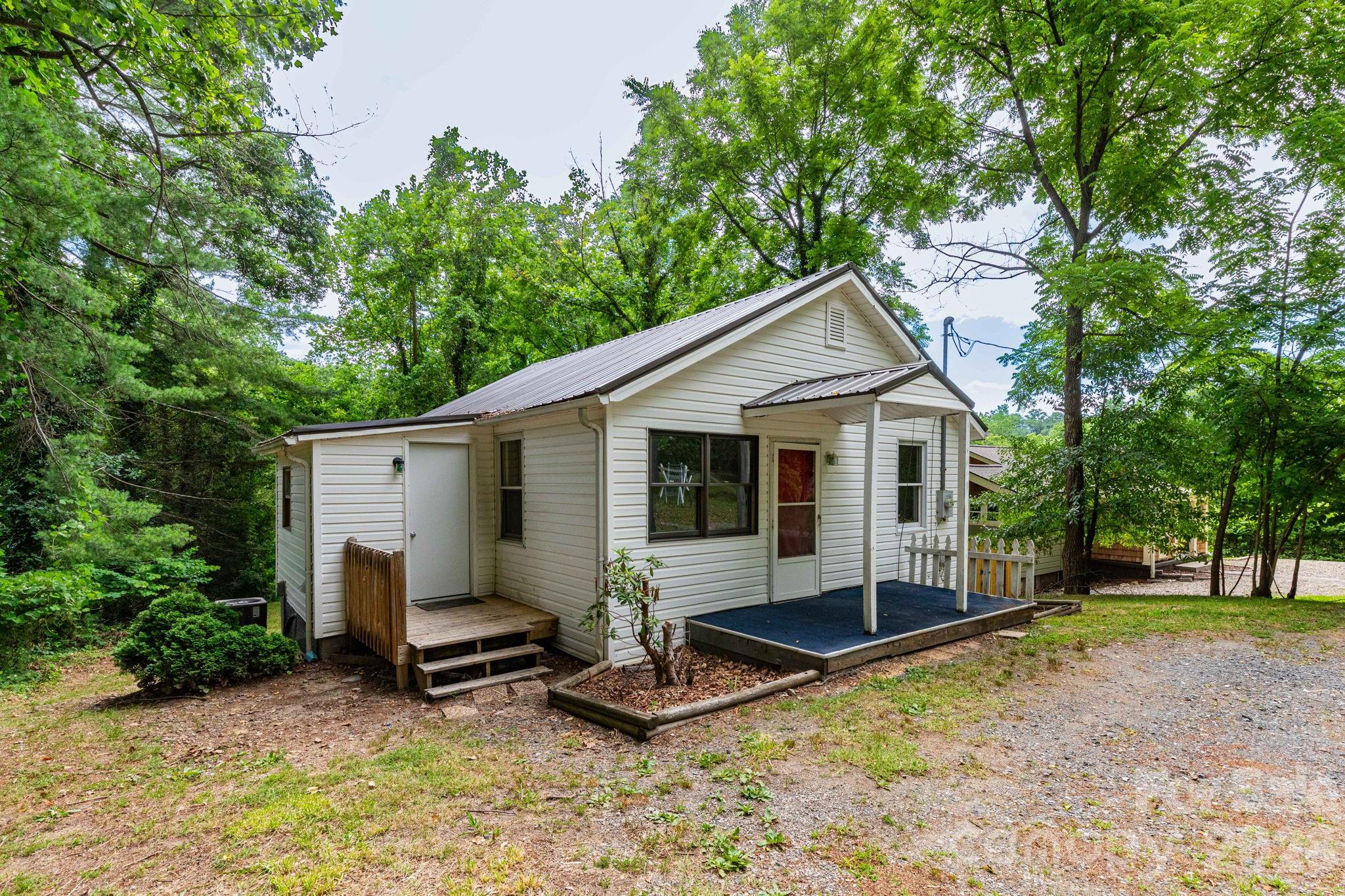 129 Shelburne Road Asheville, NC 28806 - Photo 3 of 26