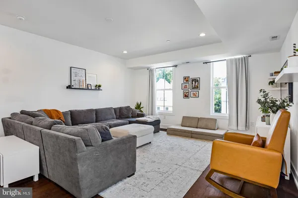 $3,900 | 6707 Cinnaminson Street, Philadelphia, PA 19128