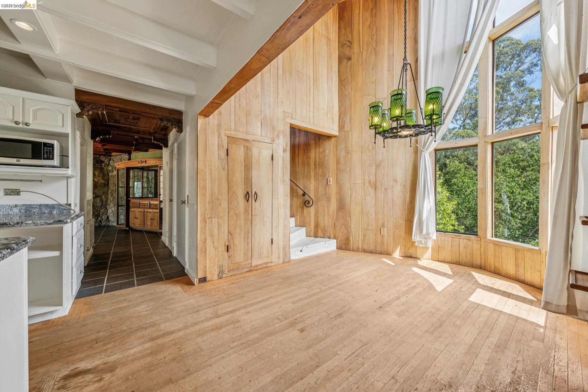 6383 Valley View Road Oakland, CA 94611 - Photo 13 of 99