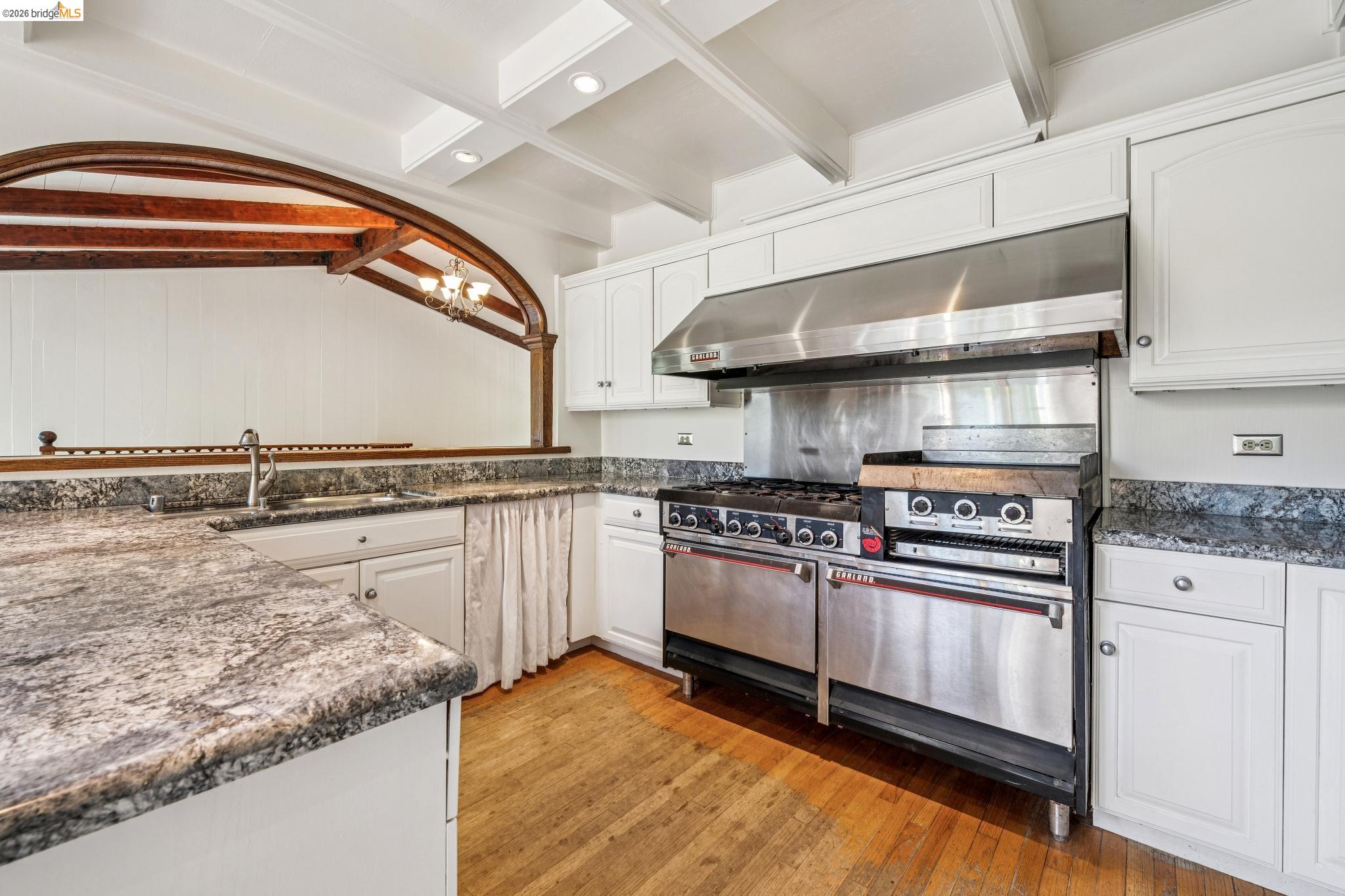 6383 Valley View Road Oakland, CA 94611 - Photo 18 of 99