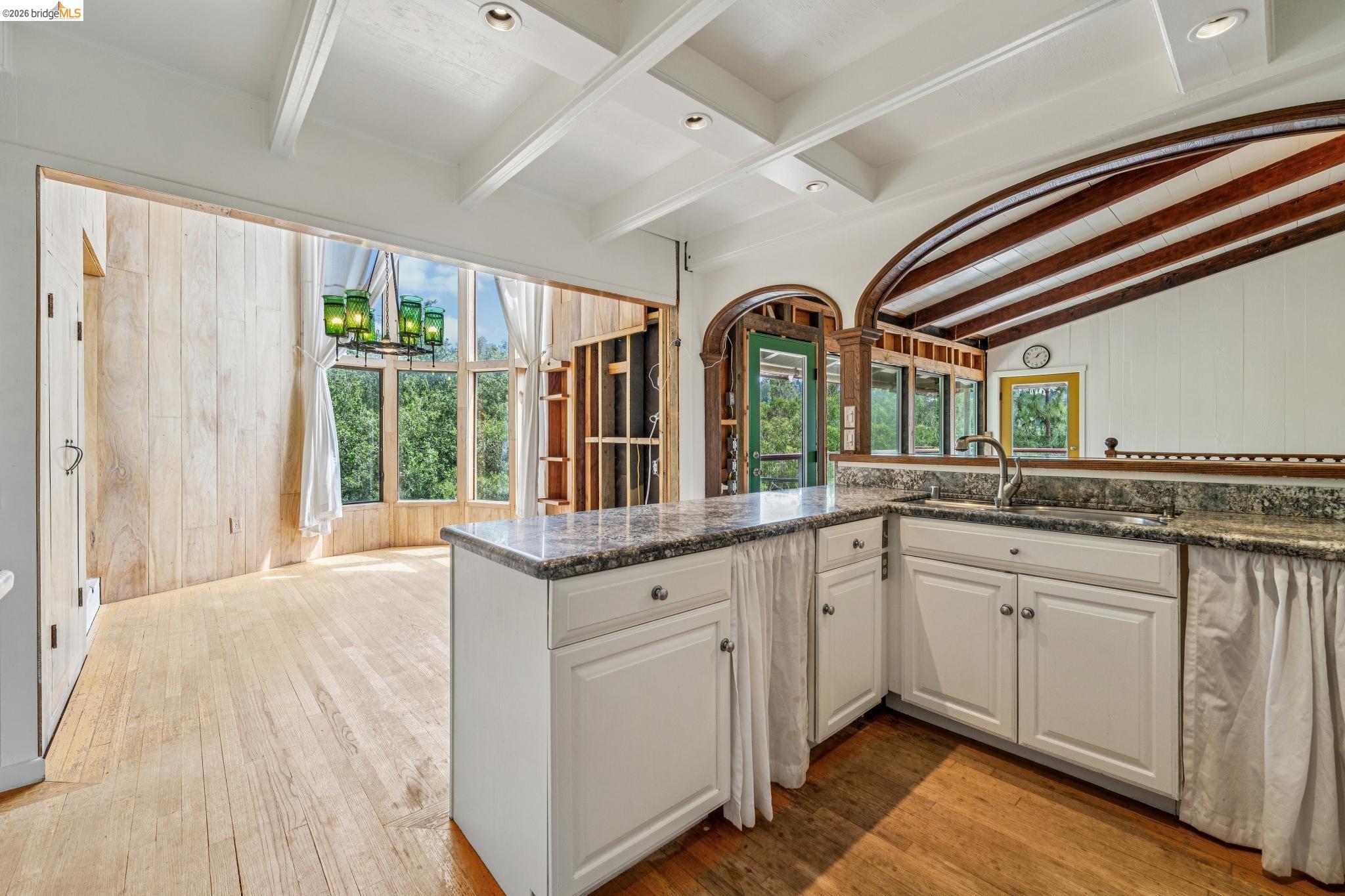 6383 Valley View Road Oakland, CA 94611 - Photo 19 of 99