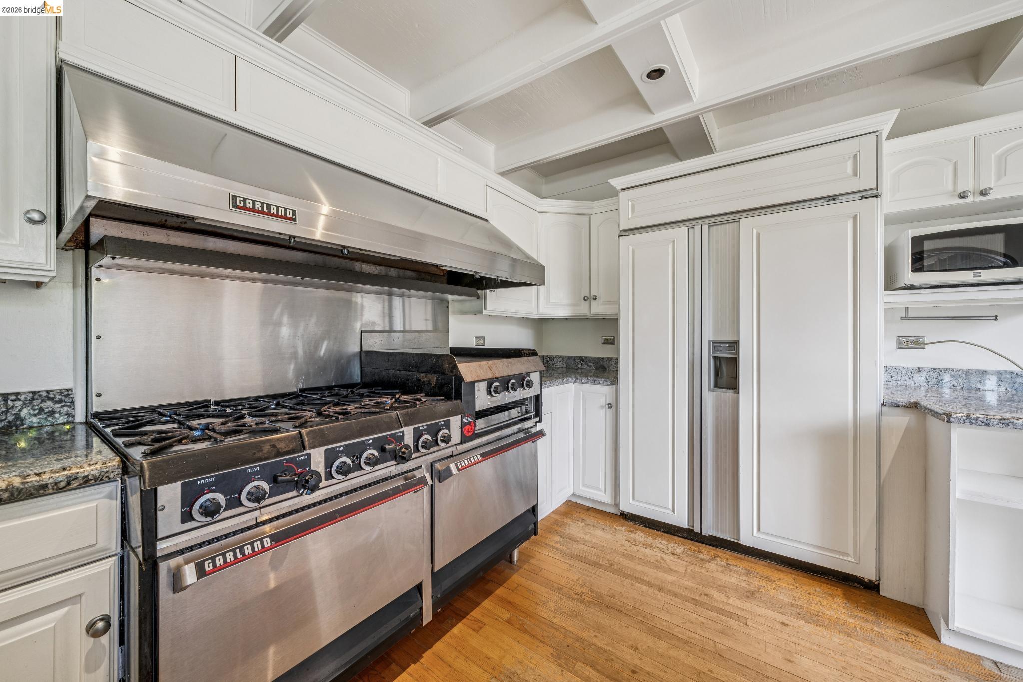 6383 Valley View Road Oakland, CA 94611 - Photo 20 of 99