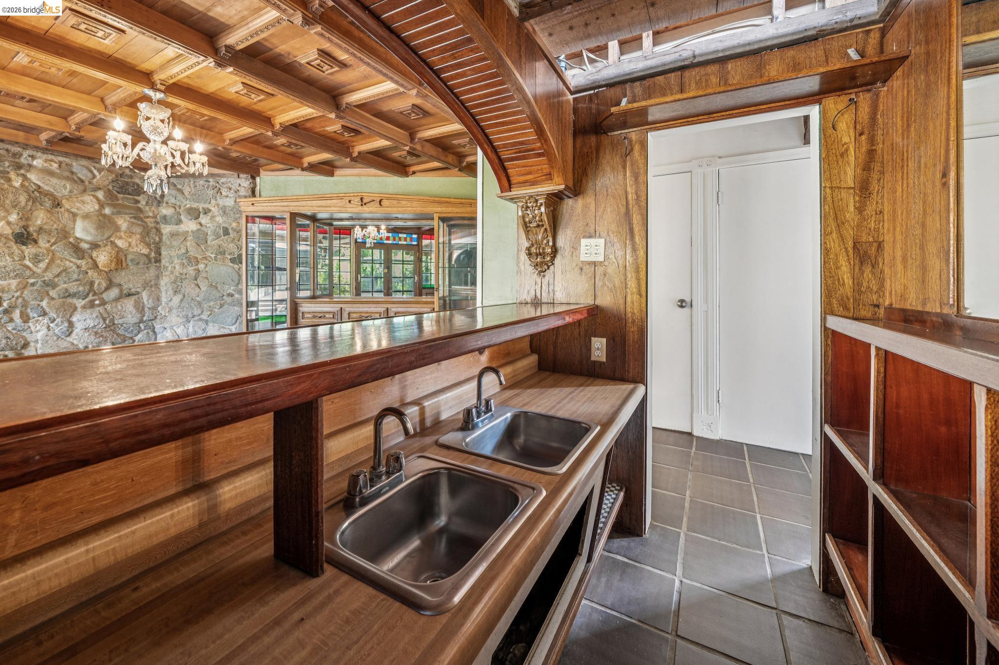 6383 Valley View Road Oakland, CA 94611 - Photo 26 of 99