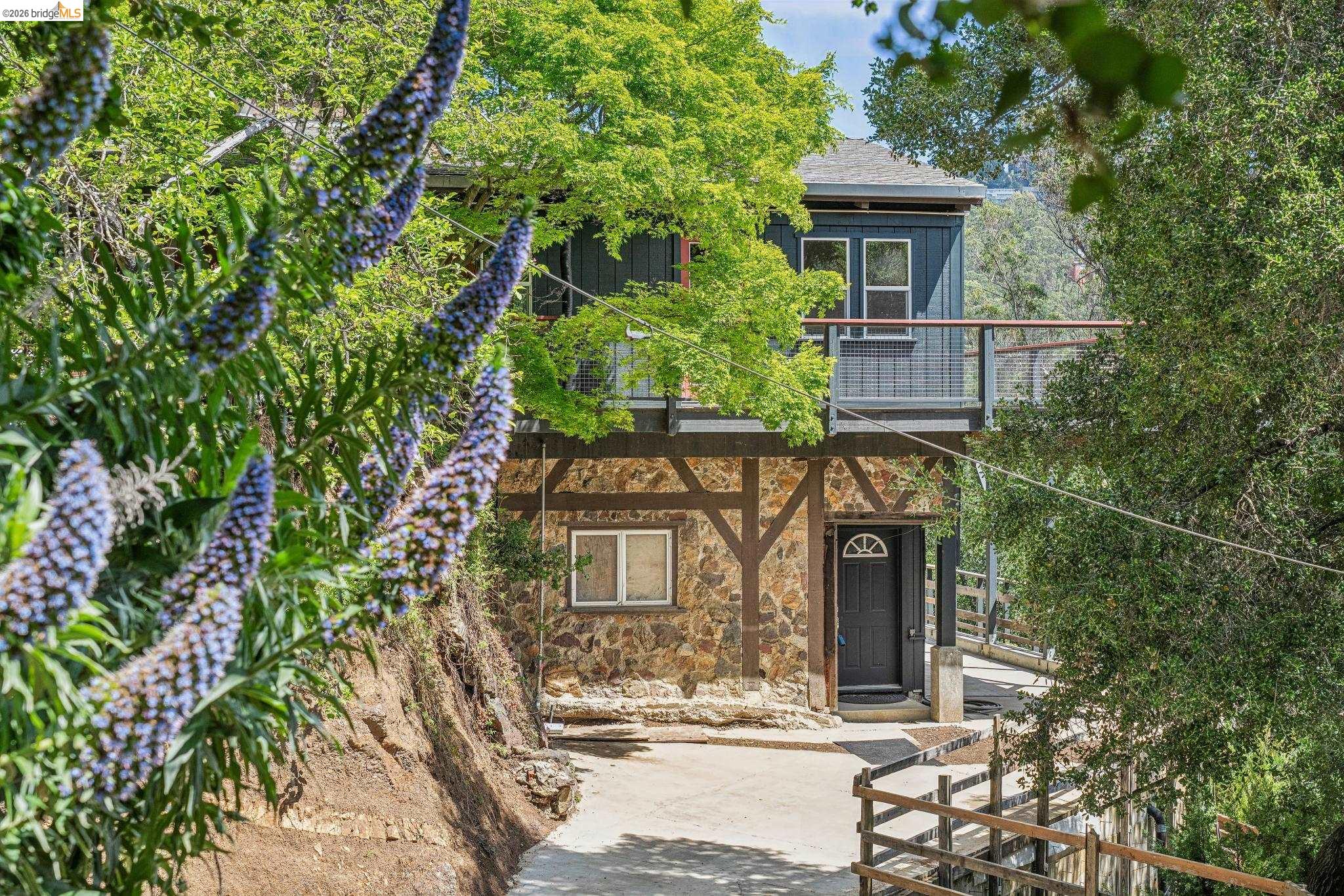 6383 Valley View Road Oakland, CA 94611 - Photo 4 of 99