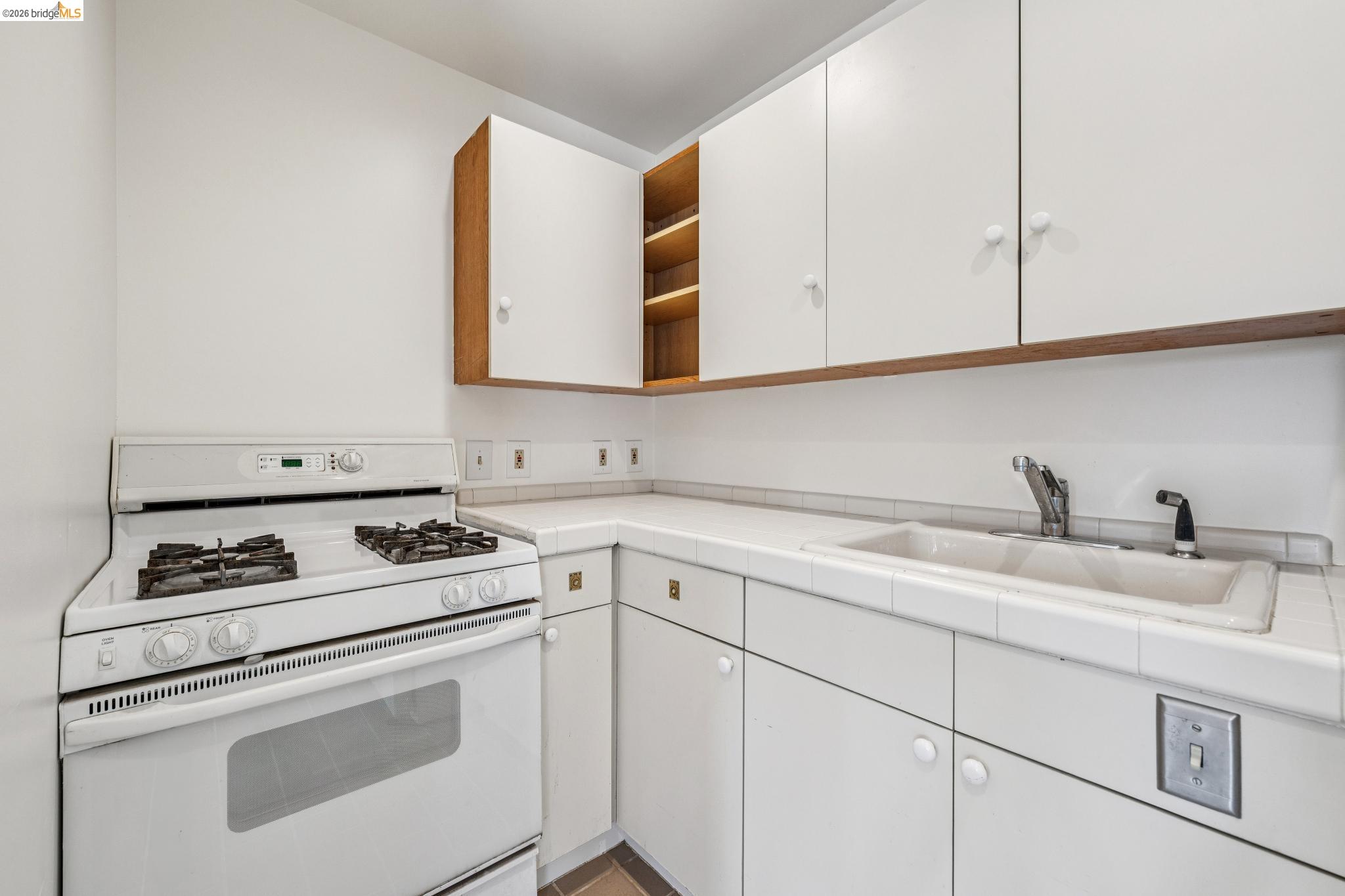 6383 Valley View Road Oakland, CA 94611 - Photo 45 of 99