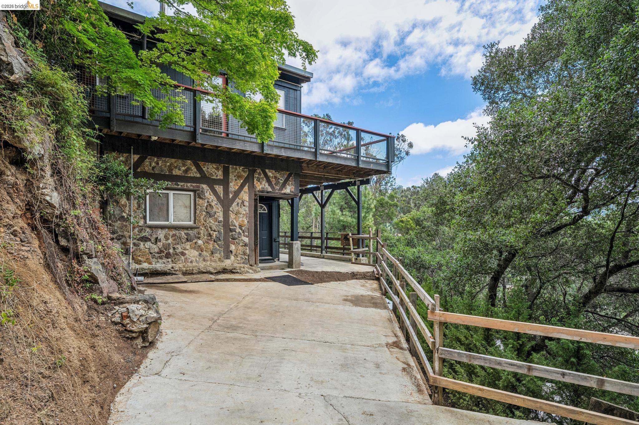 6383 Valley View Road Oakland, CA 94611 - Photo 5 of 99