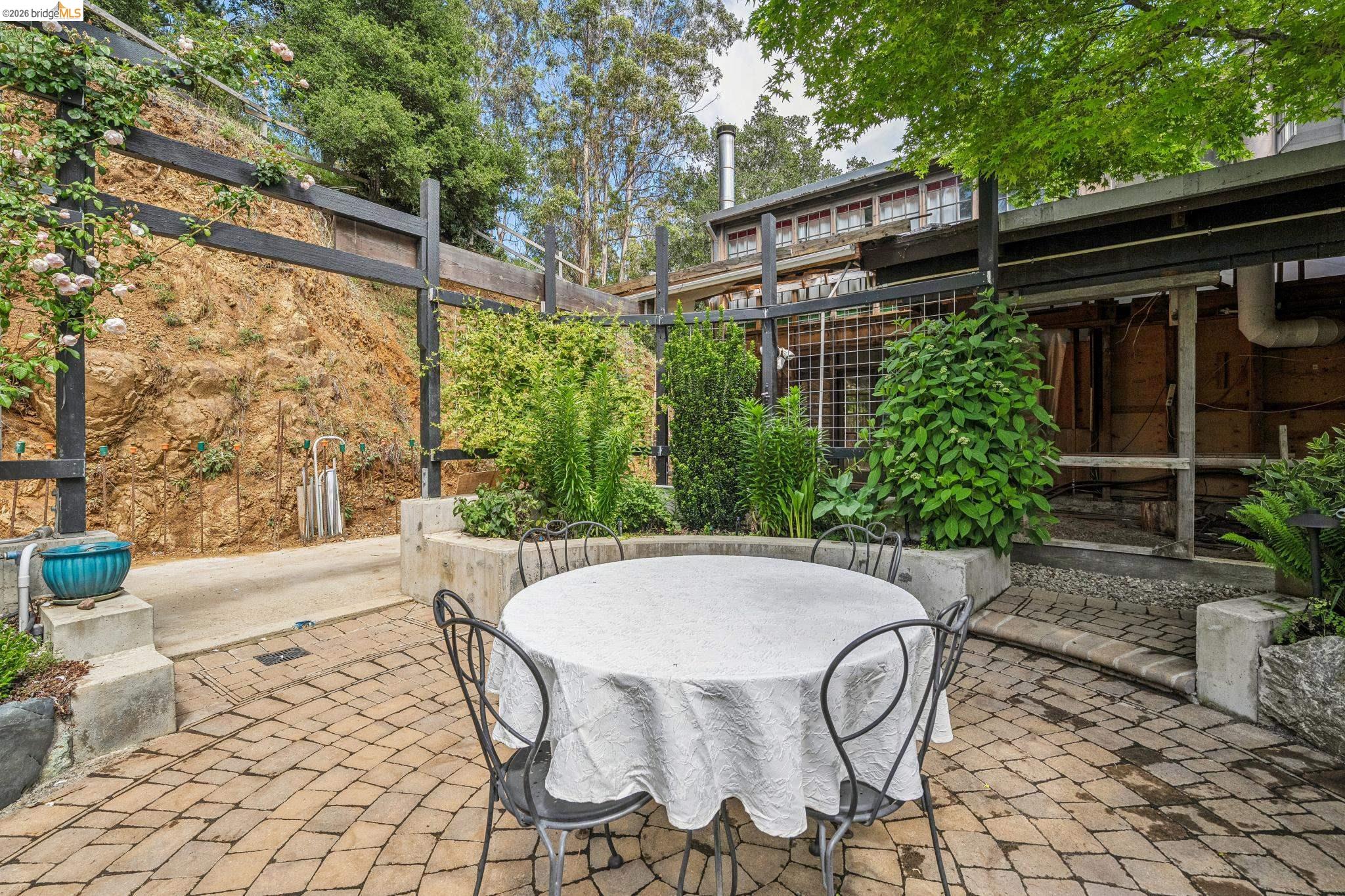 6383 Valley View Road Oakland, CA 94611 - Photo 60 of 99