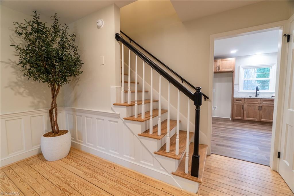 4007 Rockingham Road South Greensboro, NC 27407 - Photo 5 of 40 Entry