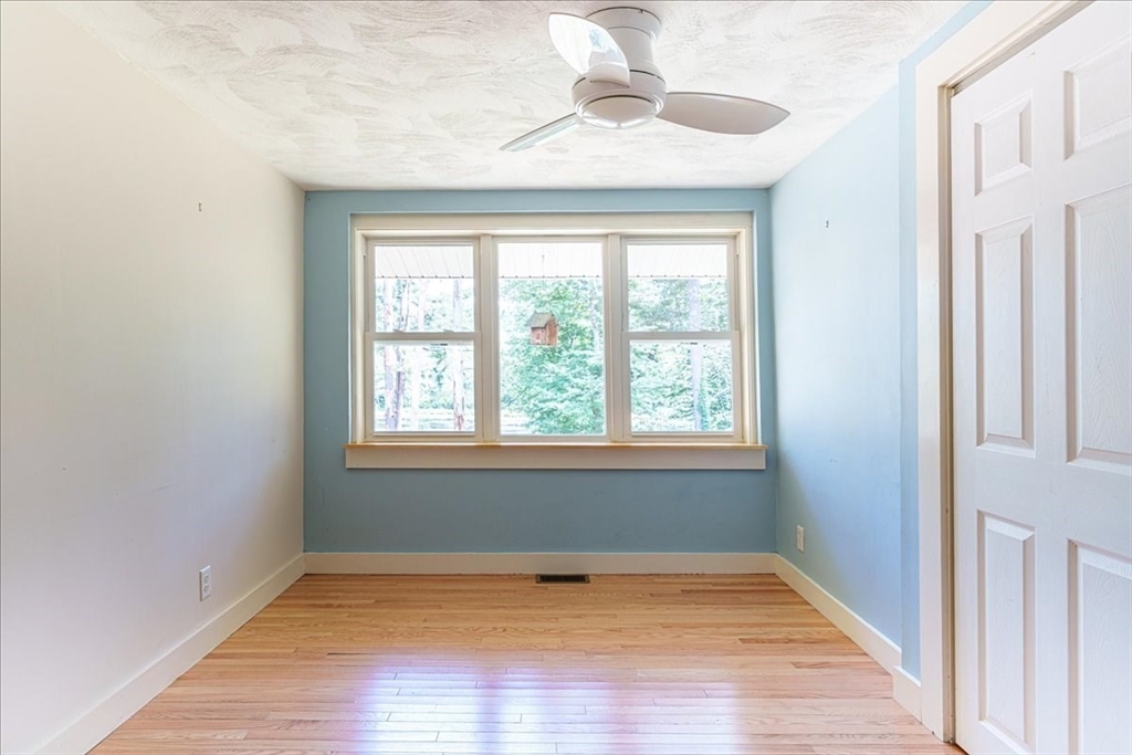 13 Shore Avenue Maynard, MA 01754 - Photo 5 of 23