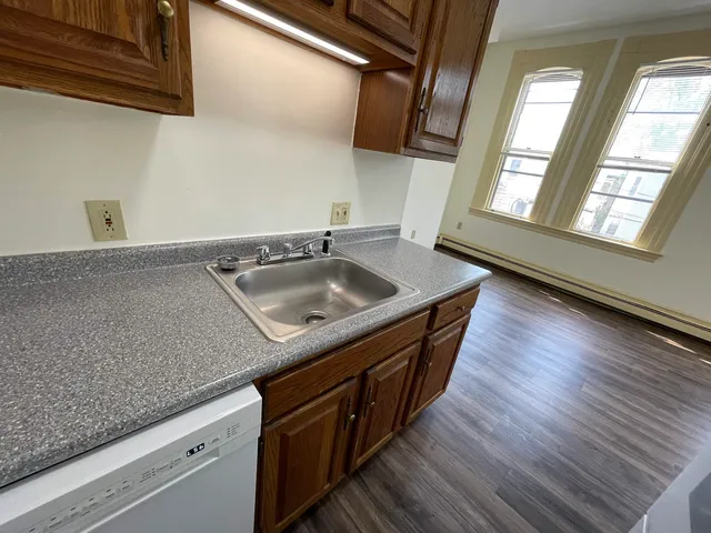 $1,621 | 124 Orange Street, Unit 200, Manchester, NH 03104