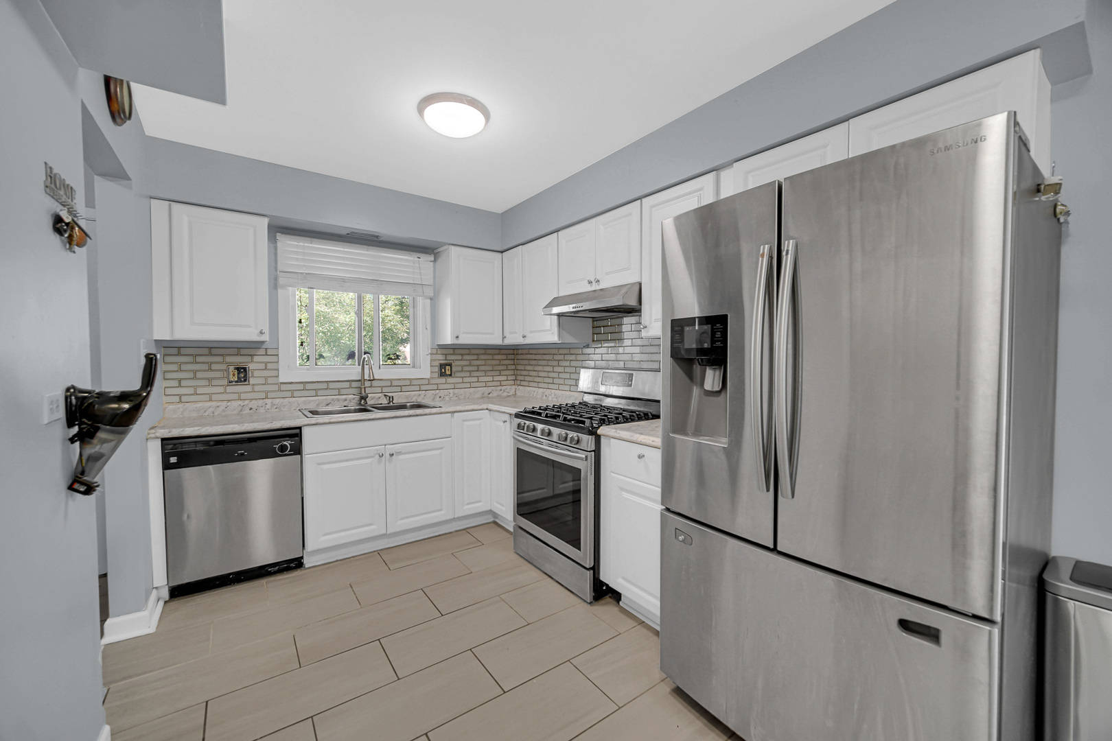 1010 Heathrow Court Wheaton, IL 60189 - Photo 10 of 24 a kitchen with stainless steel appliances a refrigerator sink and microwave