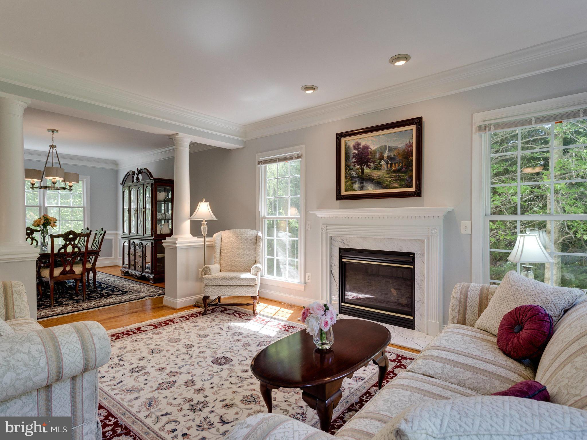 8016 Pohick Road Springfield, VA 22153 - Photo 4 of 30 Living Room