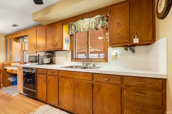 $335,000 | 2802 North Berthaud Road, New Haven, IN 46774