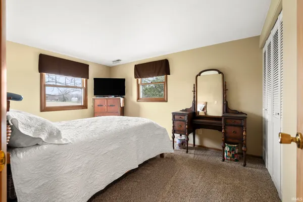 $335,000 | 2802 North Berthaud Road, New Haven, IN 46774