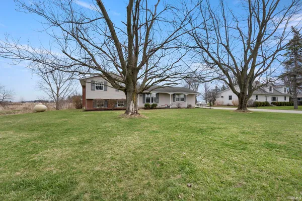 $335,000 | 2802 North Berthaud Road, New Haven, IN 46774