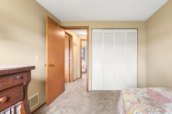 $335,000 | 2802 North Berthaud Road, New Haven, IN 46774