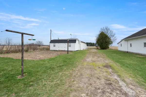 $335,000 | 2802 North Berthaud Road, New Haven, IN 46774