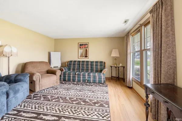 $335,000 | 2802 North Berthaud Road, New Haven, IN 46774