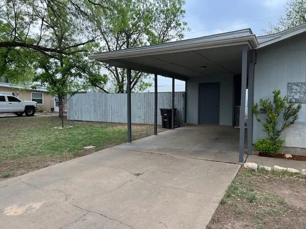 $169,000 | 202 North Loop Drive, Brady, TX 76825