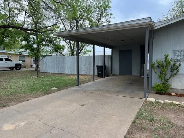 $169,000 | 202 North Loop Drive, Brady, TX 76825
