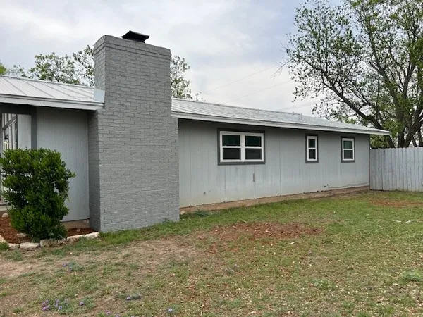 $169,000 | 202 North Loop Drive, Brady, TX 76825