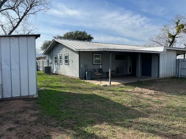 $169,000 | 202 North Loop Drive, Brady, TX 76825
