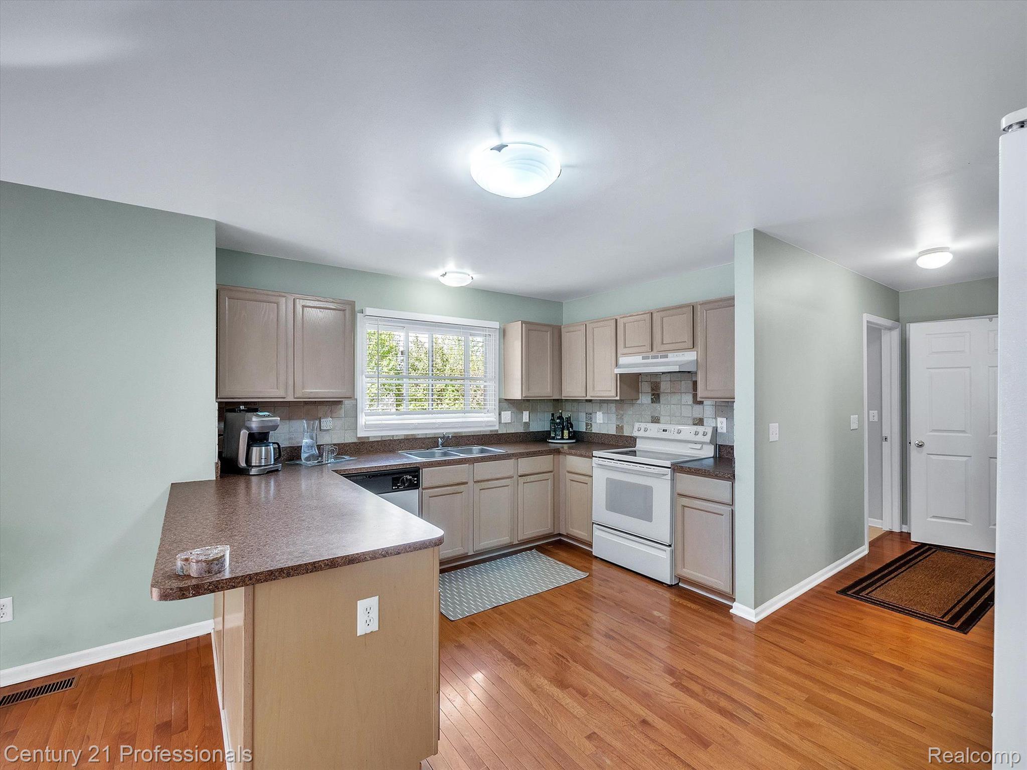 948 Rambling Drive Rochester, MI 48307 - Photo 11 of 40 Gallery Image 11