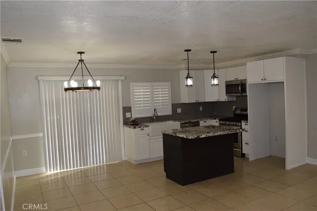 $3,500 | 3573 Gwinnett Drive, Riverside, CA 92503