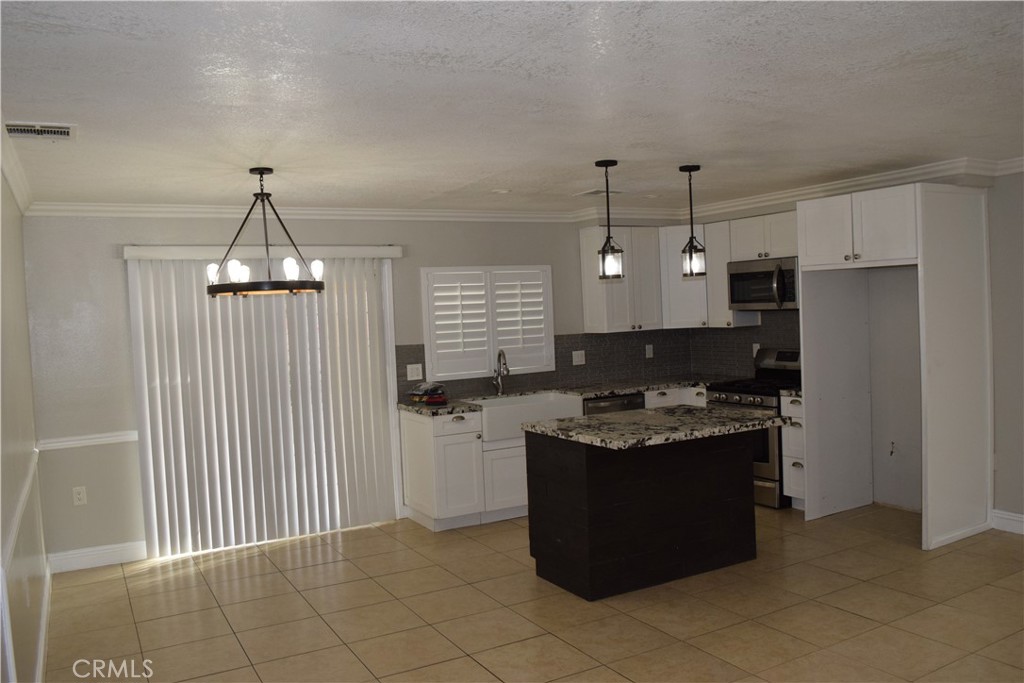 3573 Gwinnett Drive Riverside, CA 92503 - Photo 6 of 12