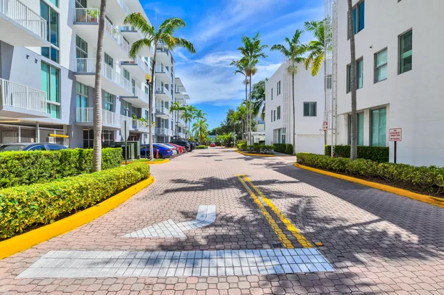 $2,700 | 2100 Van Buren Street, Unit 203, Hollywood, FL 33020