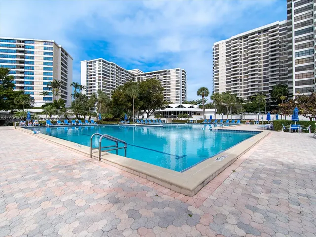 $3,100 | 2500 Parkview Drive, Unit 2517, Hallandale Beach, FL 33009