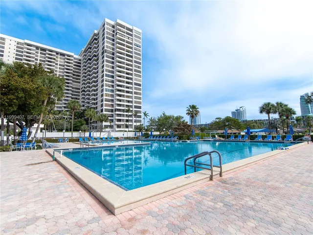 $3,100 | 2500 Parkview Drive, Unit 2517, Hallandale Beach, FL 33009