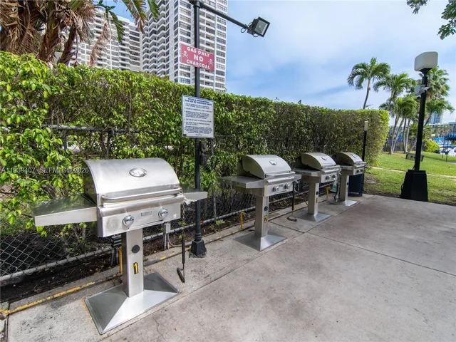 $3,100 | 2500 Parkview Drive, Unit 2517, Hallandale Beach, FL 33009