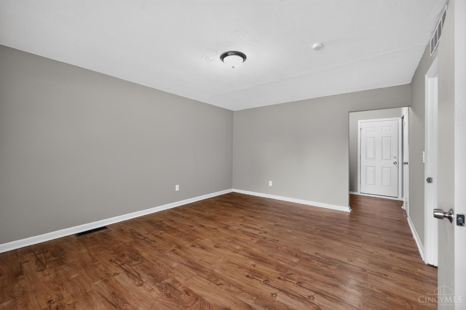 2015 Windmill Way Cincinnati, OH 45240 - Photo 6 of 32