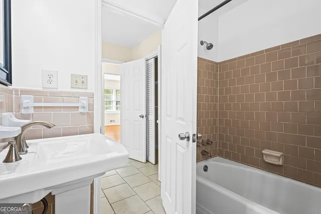 $1,895 | 816 Valley Creek Drive, Stone Mountain, GA 30083