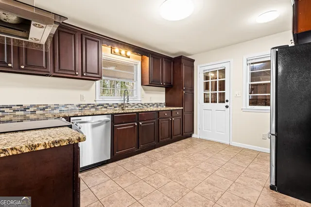 $1,895 | 816 Valley Creek Drive, Stone Mountain, GA 30083