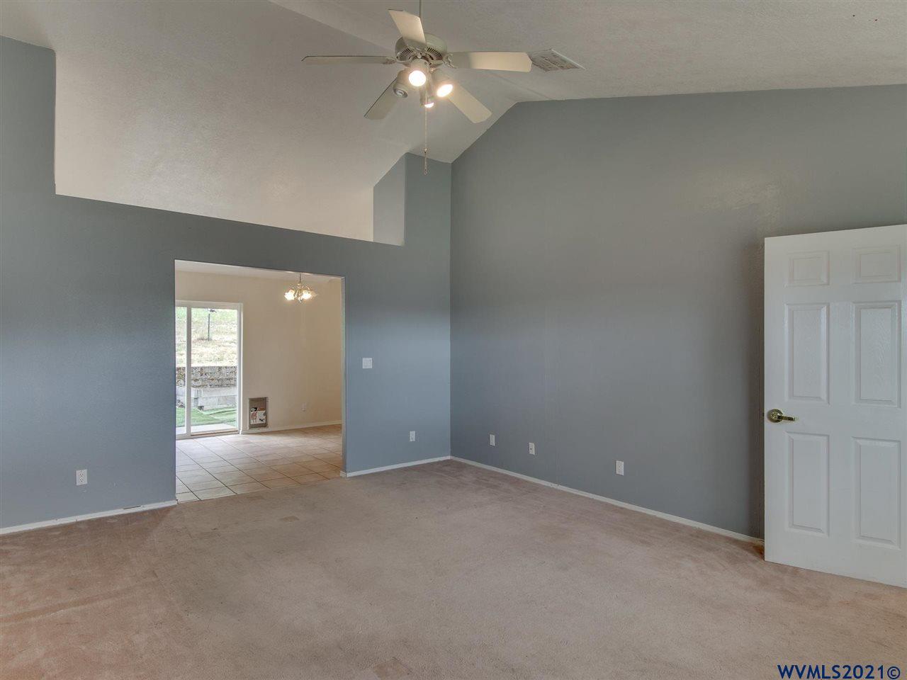 115 James Howe Road Dallas, OR 97338 - Photo 4 of 32
