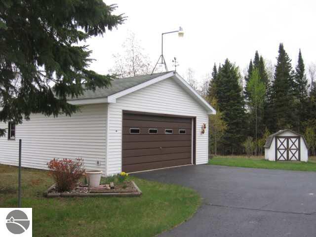 2038 East Heath Road Rose City, MI 48654 - Photo 8 of 12 1755799-7.JPG